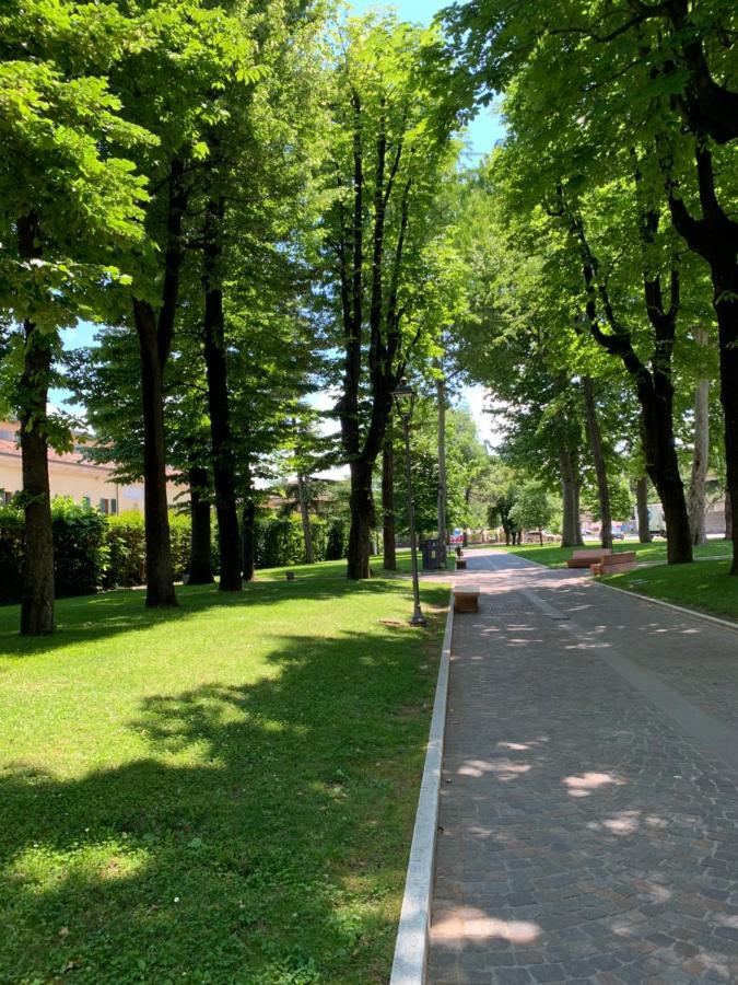 Appartamento Peschiera - Zona Ospedale Pederzoli Песк'єра-дель-Гарда Екстер'єр фото